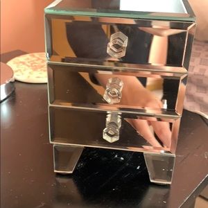 Mirrored jewelry box
